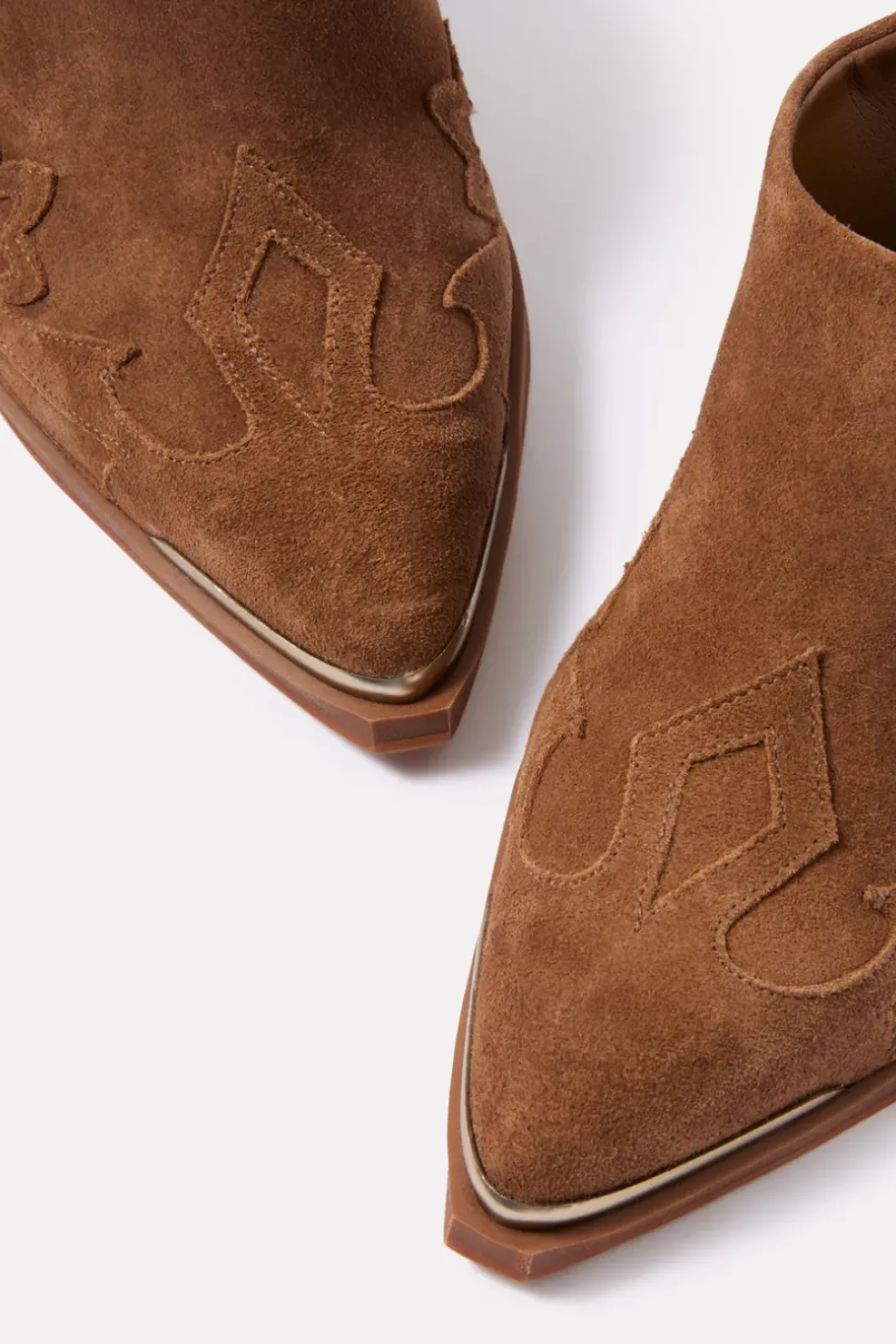 Shoes<VINCE CAMUTO Greta Western Clog Reishi