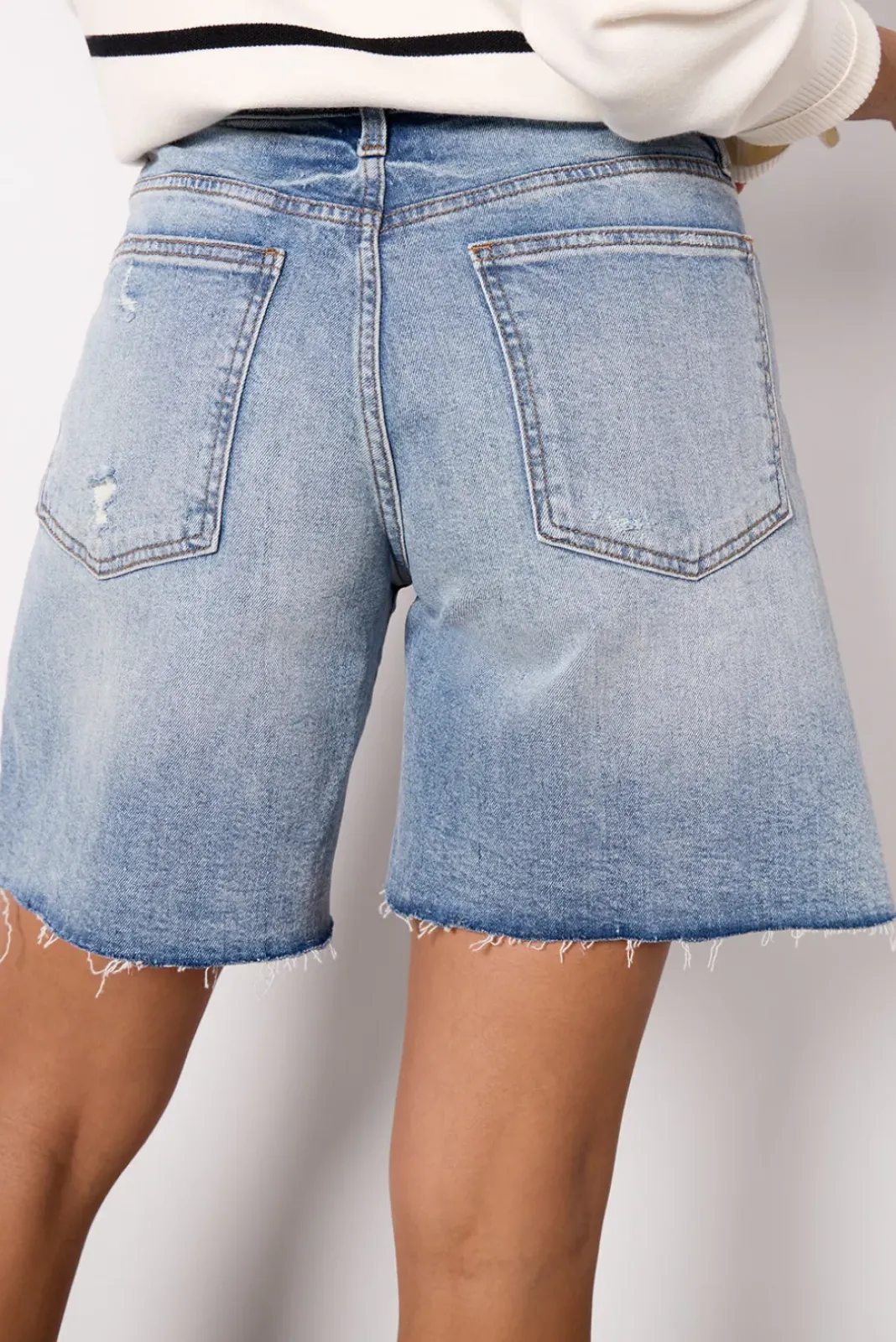 Shorts & Cutoffs<KUT FROM THE KLOTH Haley 8` Short Focus