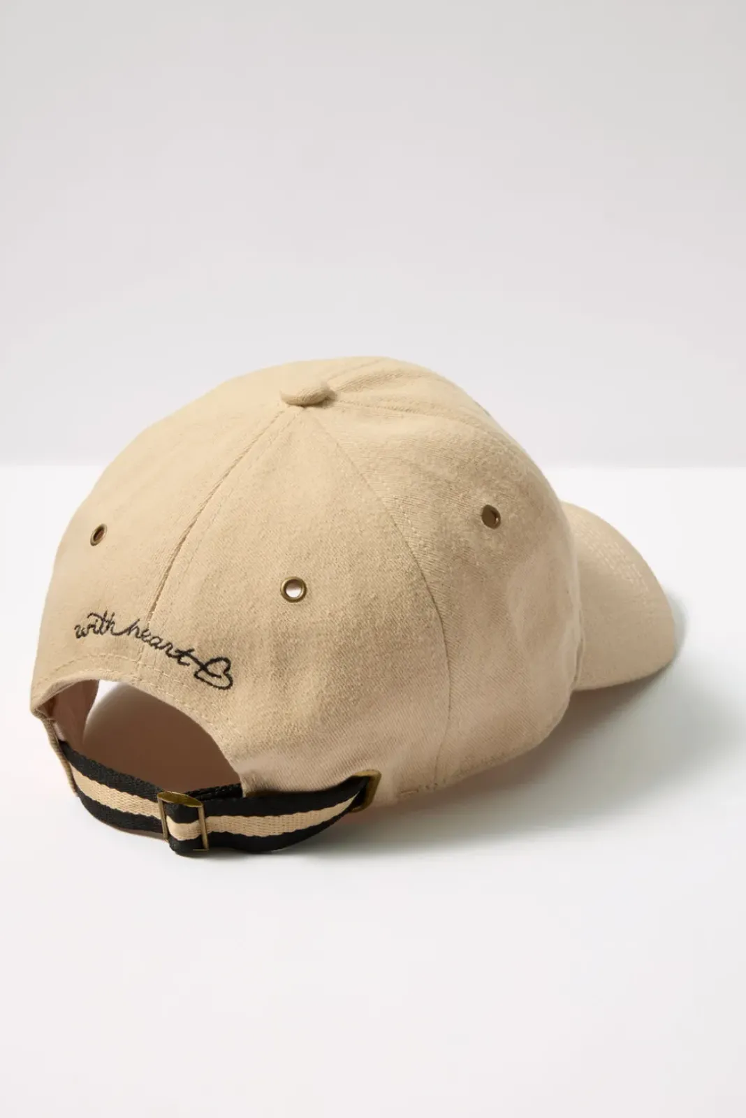 Hats<EVEREVE Heart Baseball Hat Natural