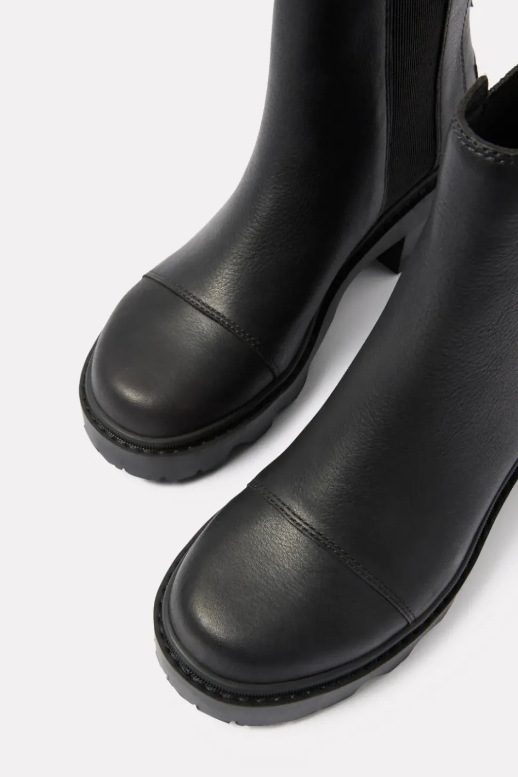 Shoes<SOREL Joan Now Chelsea Boot Black
