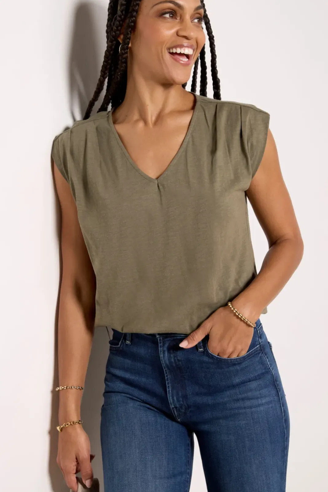 Tops & Tees<EVEREVE Kinsley Pleated Shoulder Top Olive