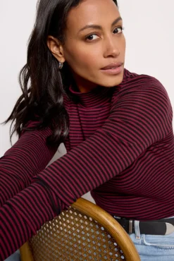 Tops & Tees<EVEREVE Kody Stripe Turtleneck Winestripe