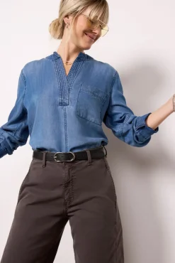 Tops & Tees<EVEREVE Laci Popover Chambray