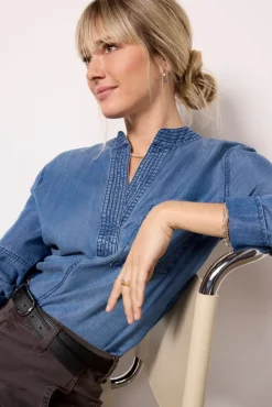 Tops & Tees<EVEREVE Laci Popover Chambray