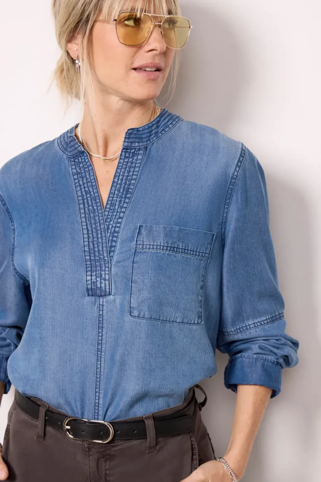 Tops & Tees<EVEREVE Laci Popover Chambray