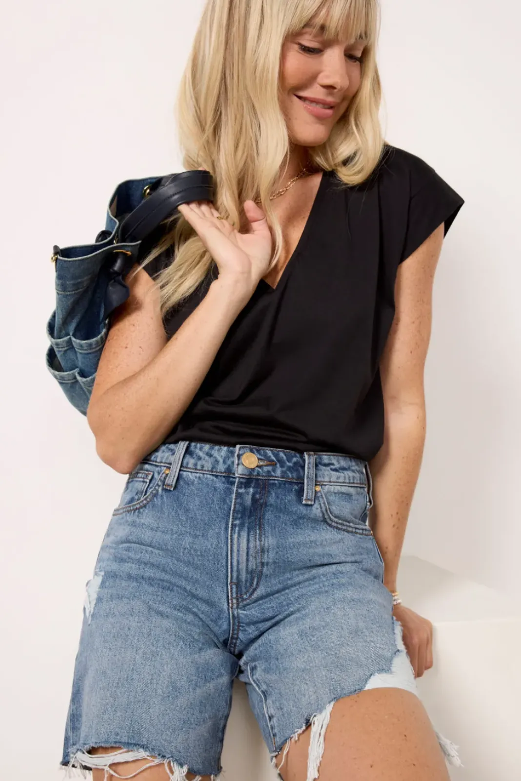 Tops & Tees<FRAME Le Mid Rise V Black