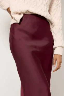 Skirts<EVEREVE Maddie Satin Skirt Burgundy