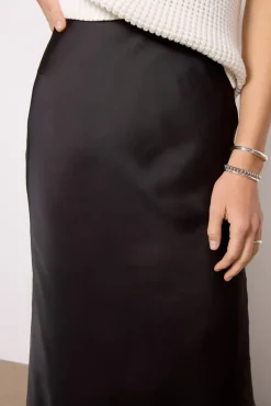 Skirts<EVEREVE Maddie Satin Skirt Black