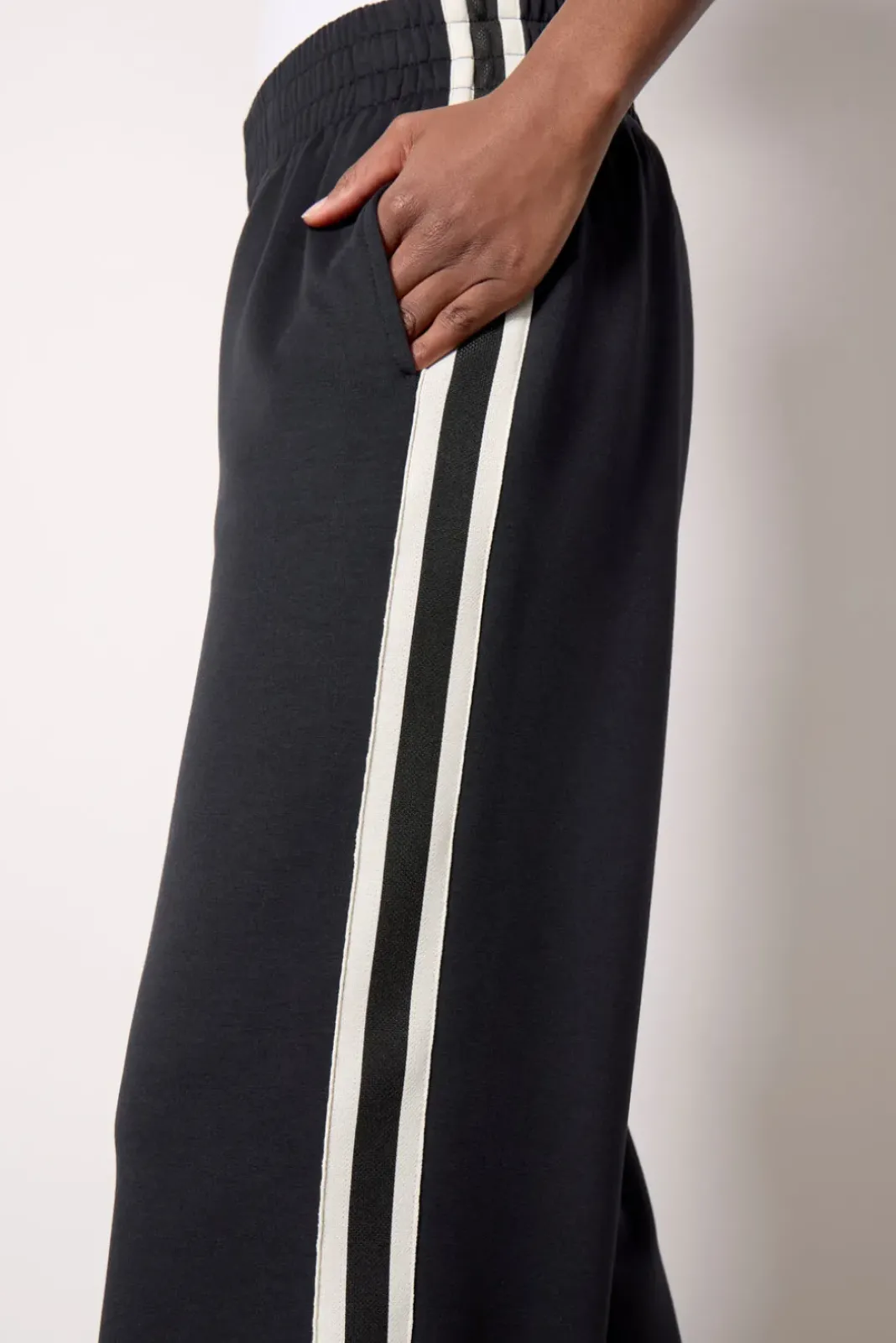 Pants & Leggings|Matching Sets<EVEREVE Nia Varsity Track Pant Black