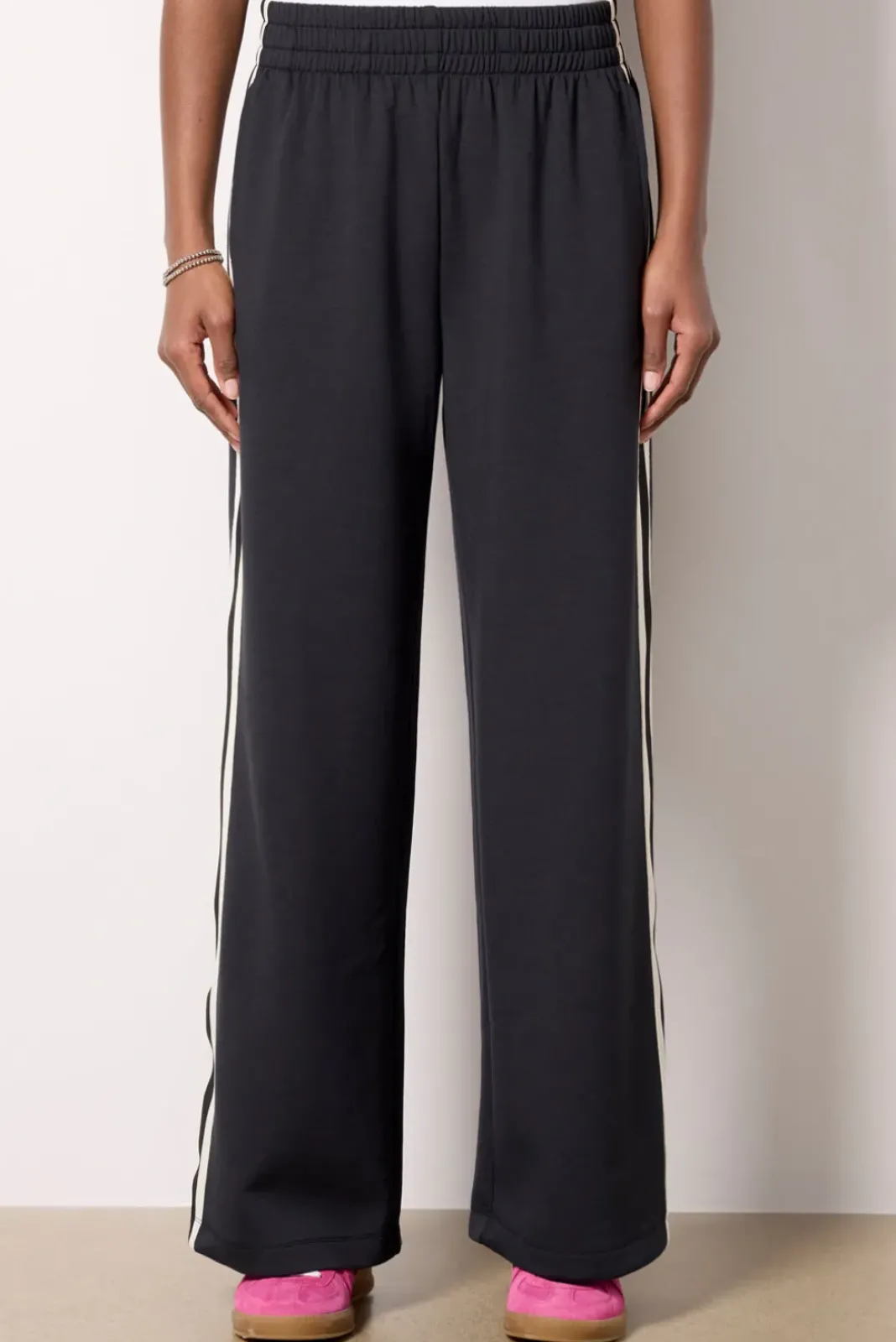 Pants & Leggings|Matching Sets<EVEREVE Nia Varsity Track Pant Black