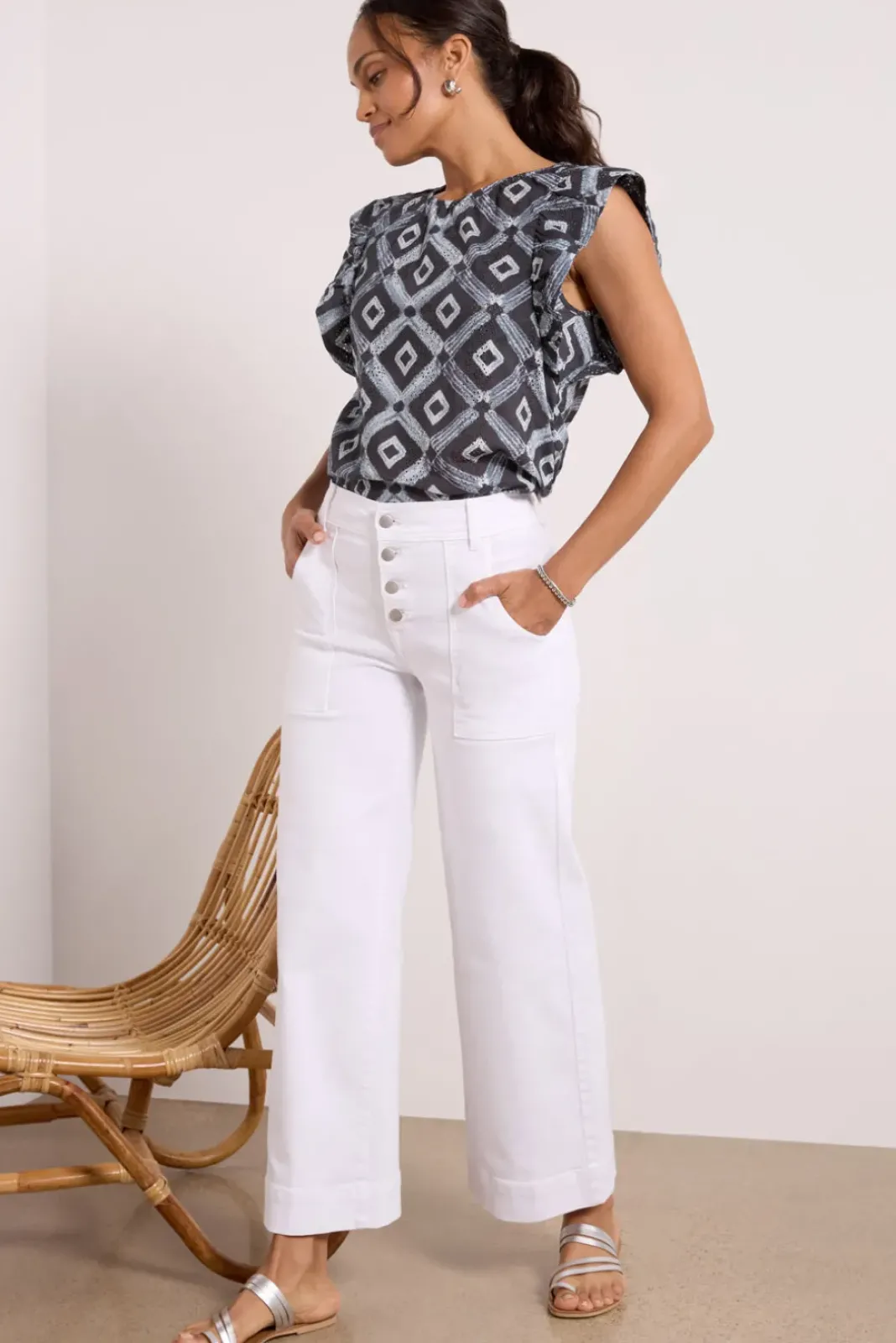 Tops & Tees<EVEREVE Oaklynn Eyelet Top Blue