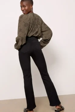 Jeans<KUT FROM THE KLOTH Petite Natalie Bootcut Black