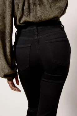 Jeans<KUT FROM THE KLOTH Petite Natalie Bootcut Black