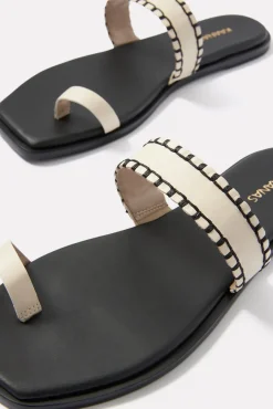 Shoes<KAANAS Pirita Toe Ring Sandal Black