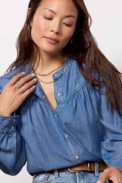 Tops & Tees<EVEREVE Poppy Denim Shirt Middenim