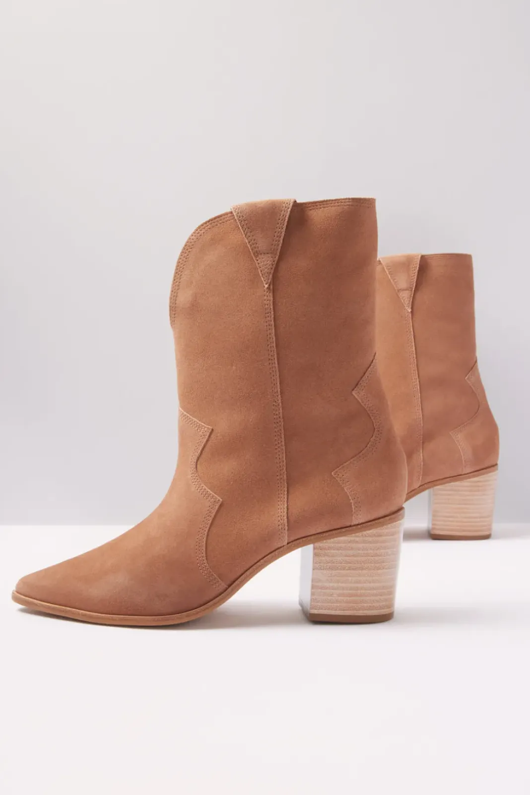 Shoes<KAANAS Porto Cowboy Bootie Carmel
