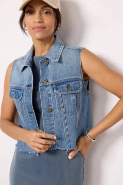 Blazers & Jackets<EVEREVE Robbie Denim Vest Lightwash