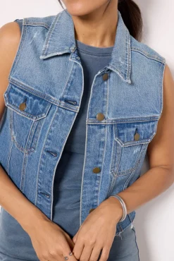 Blazers & Jackets<EVEREVE Robbie Denim Vest Lightwash