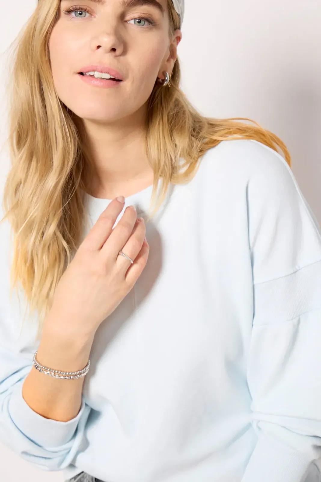 Sweatshirts<EVEREVE Samantha Puff Sleeve Sweatshirt Lightblue