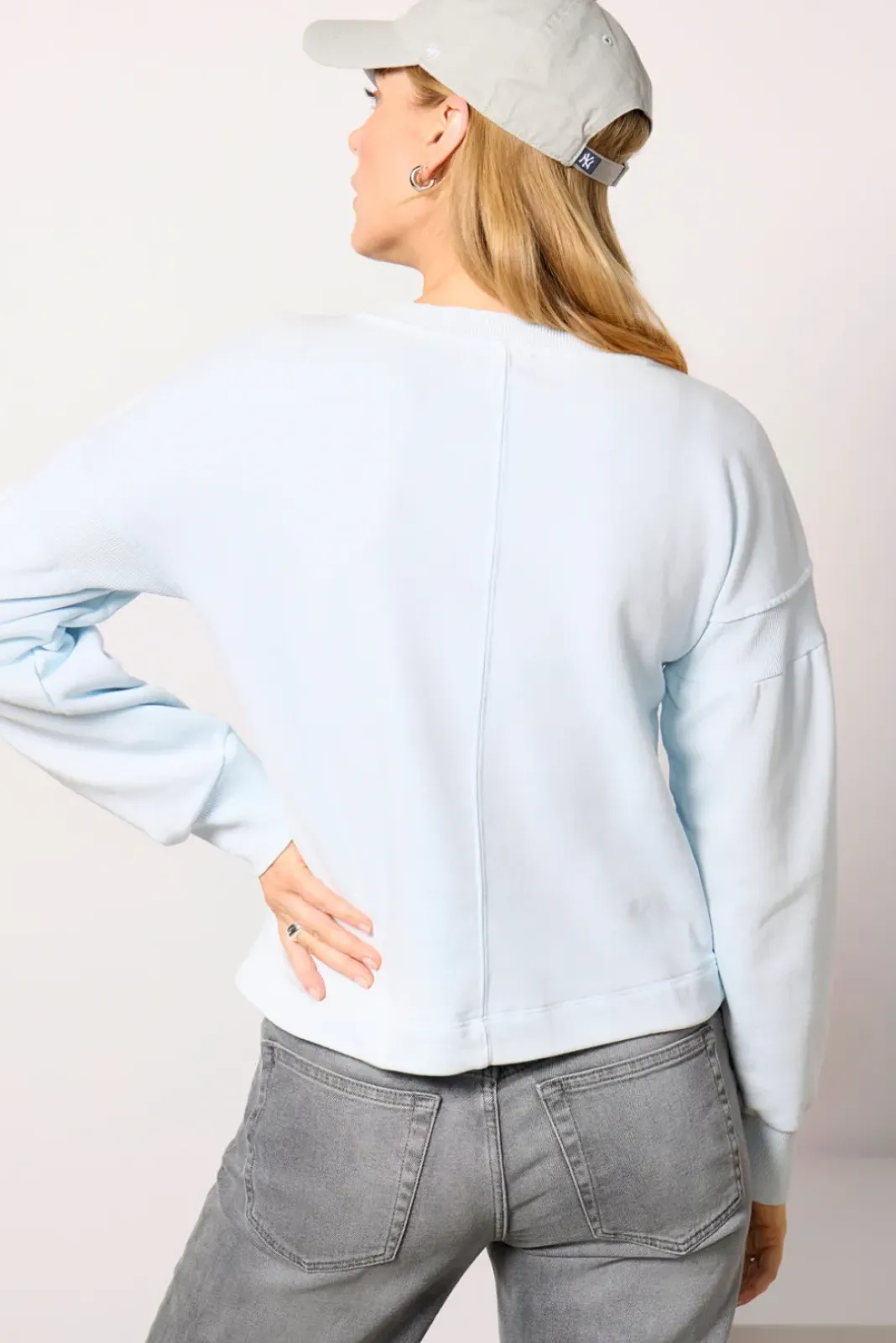 Sweatshirts<EVEREVE Samantha Puff Sleeve Sweatshirt Lightblue