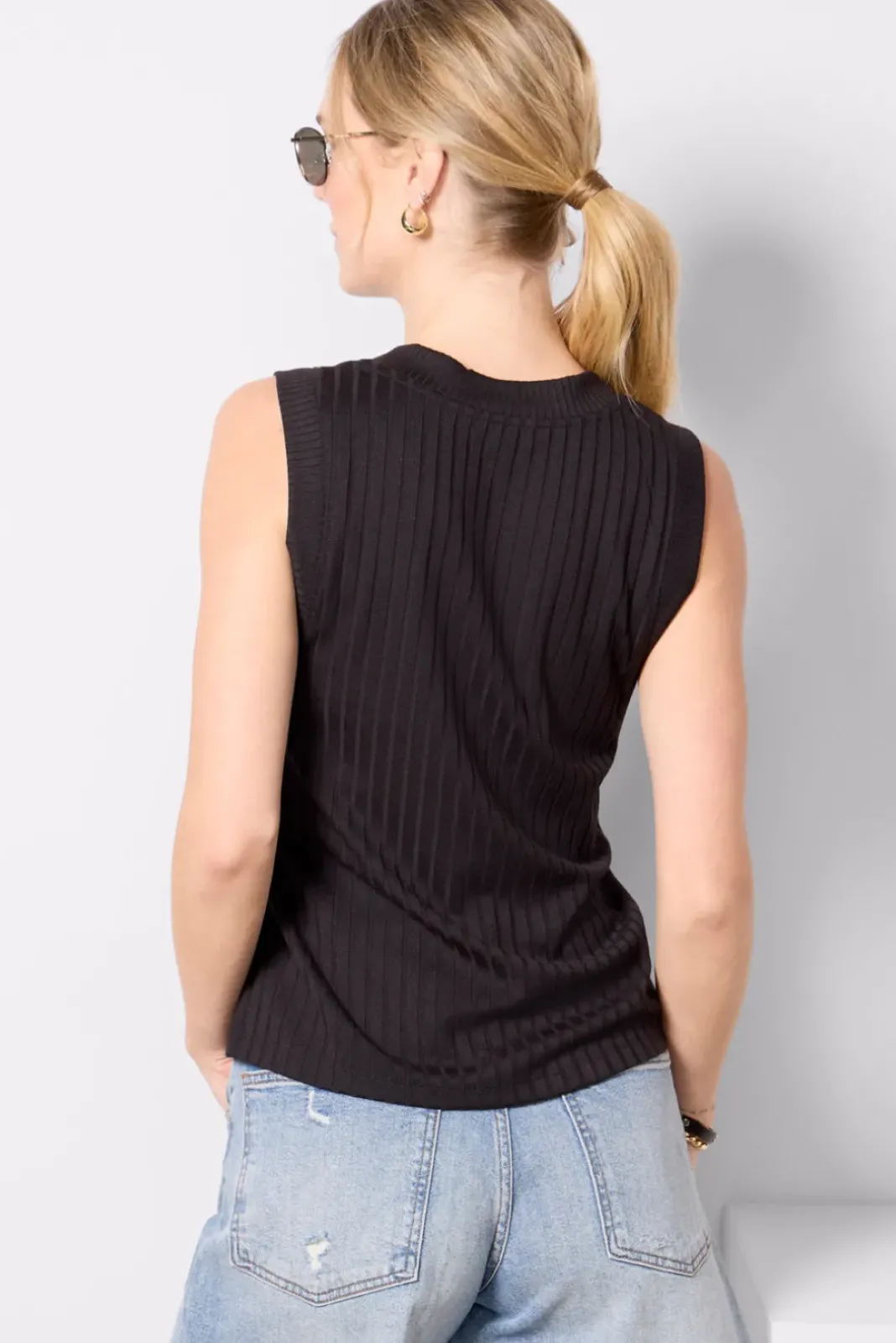 Tops & Tees<EVEREVE Sarina V Neck Tank Black