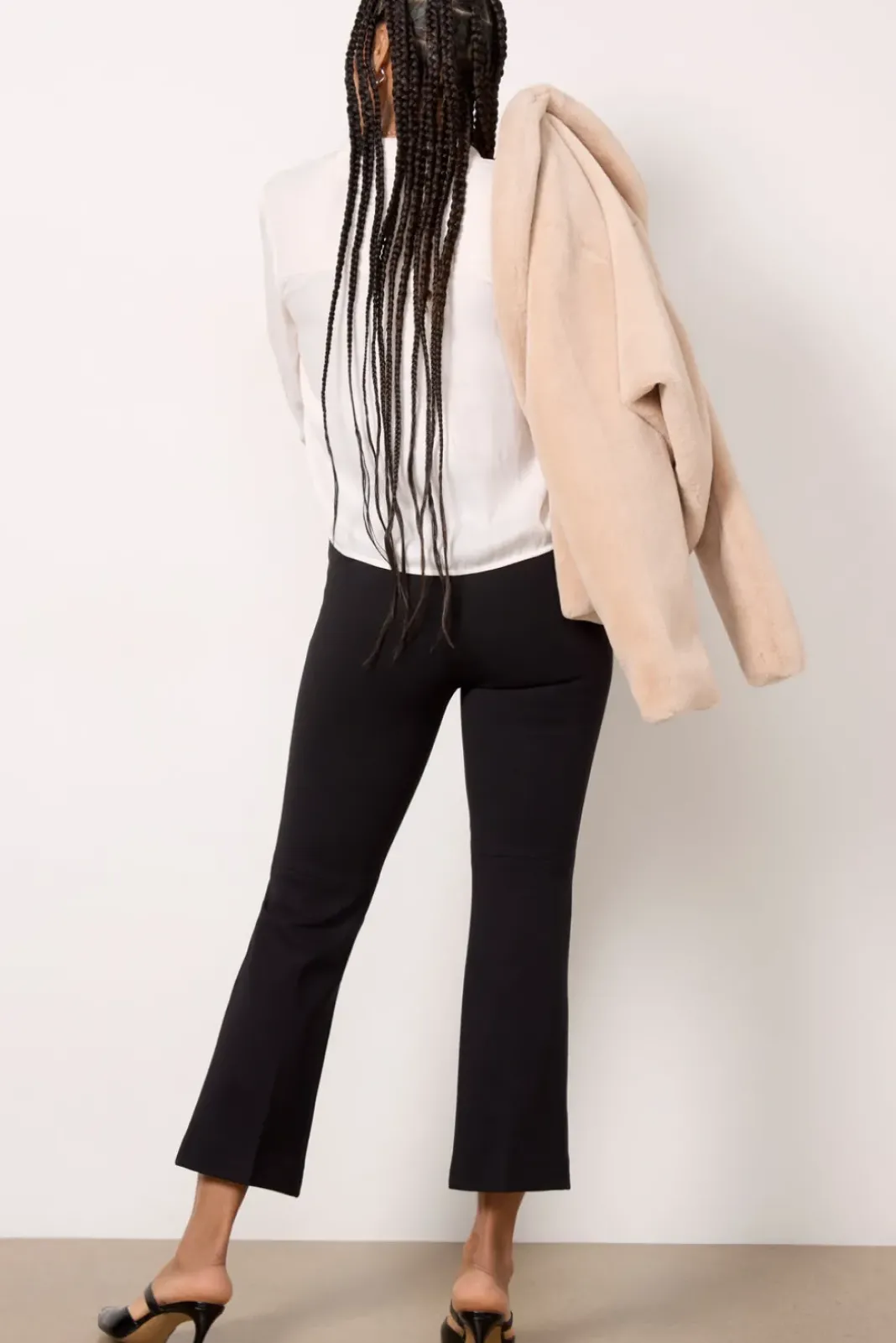 Pants & Leggings<SPANX The Perfect Pant Kick Flare Classicblack