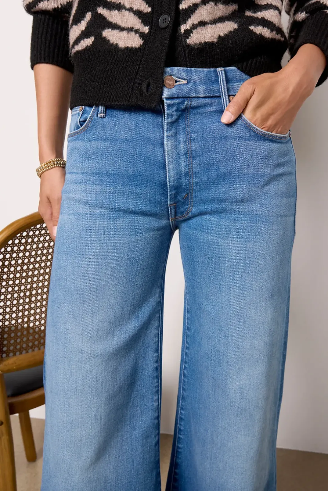 Jeans<MOTHER The Roller Fray Workhardplayhard