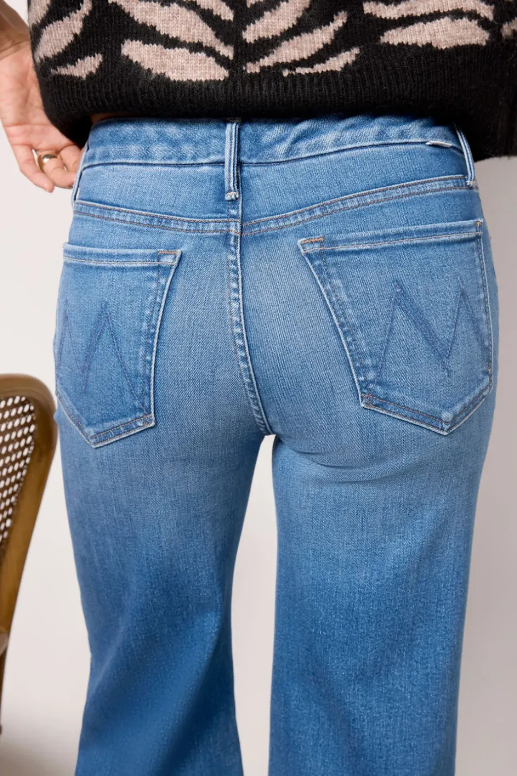 Jeans<MOTHER The Roller Fray Workhardplayhard