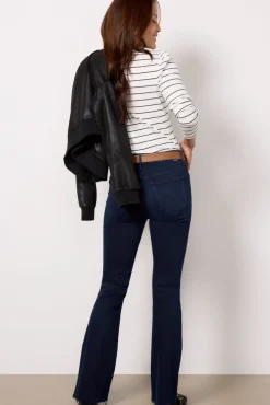 Jeans<MOTHER The Weekender Fray Chiponmyshoulder
