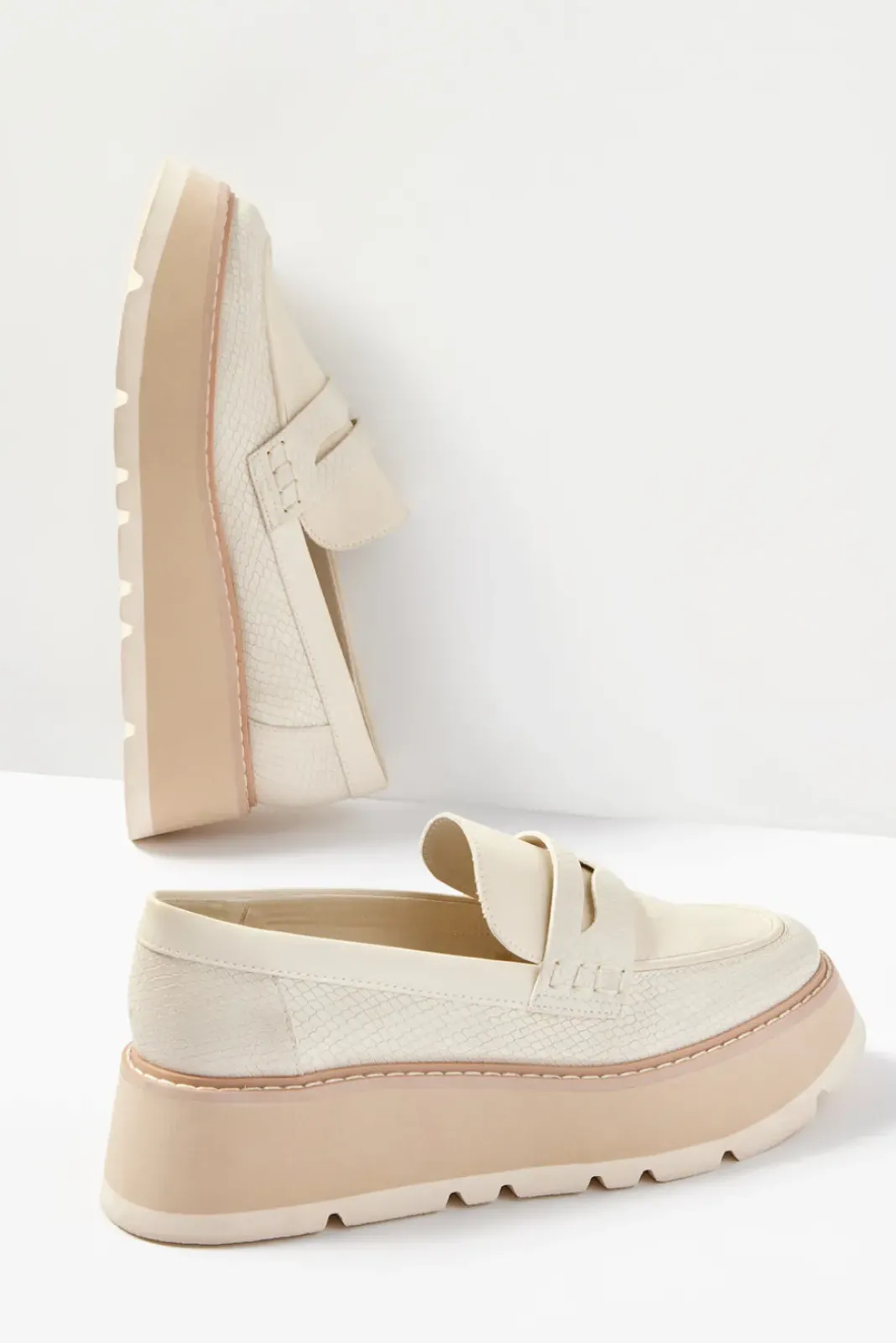 Shoes<DOLCE VITA Tieko Loafer Ivory