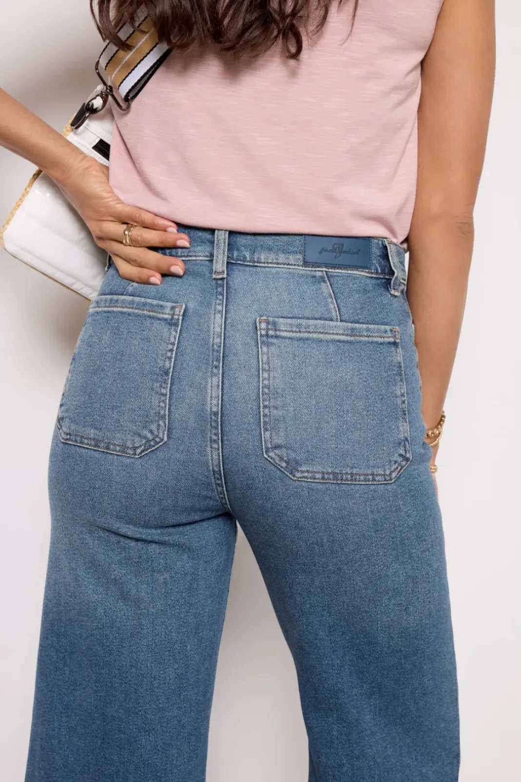 Jeans<7 FOR ALL MANKIND Ultra High Rise Cropped Jo Sealevel