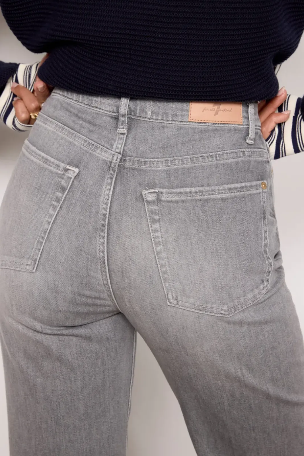 Jeans<7 FOR ALL MANKIND Ultra High Rise Jo Dust