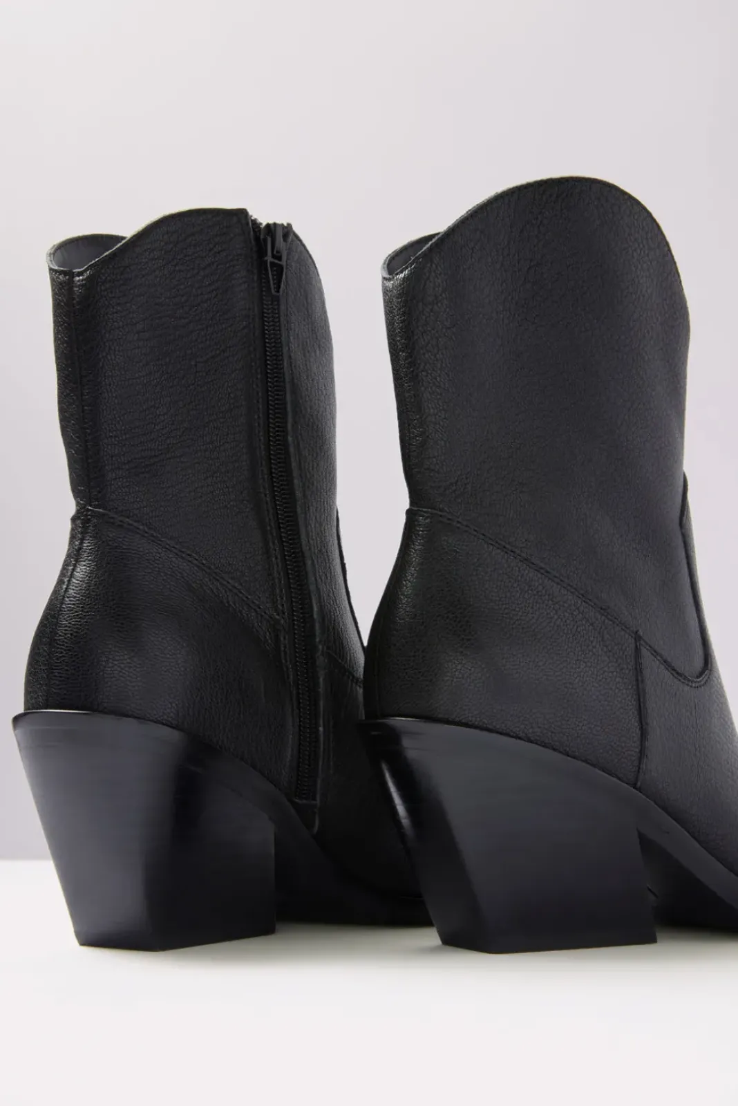 Shoes<DOLCE VITA Valory Western Bootie Black