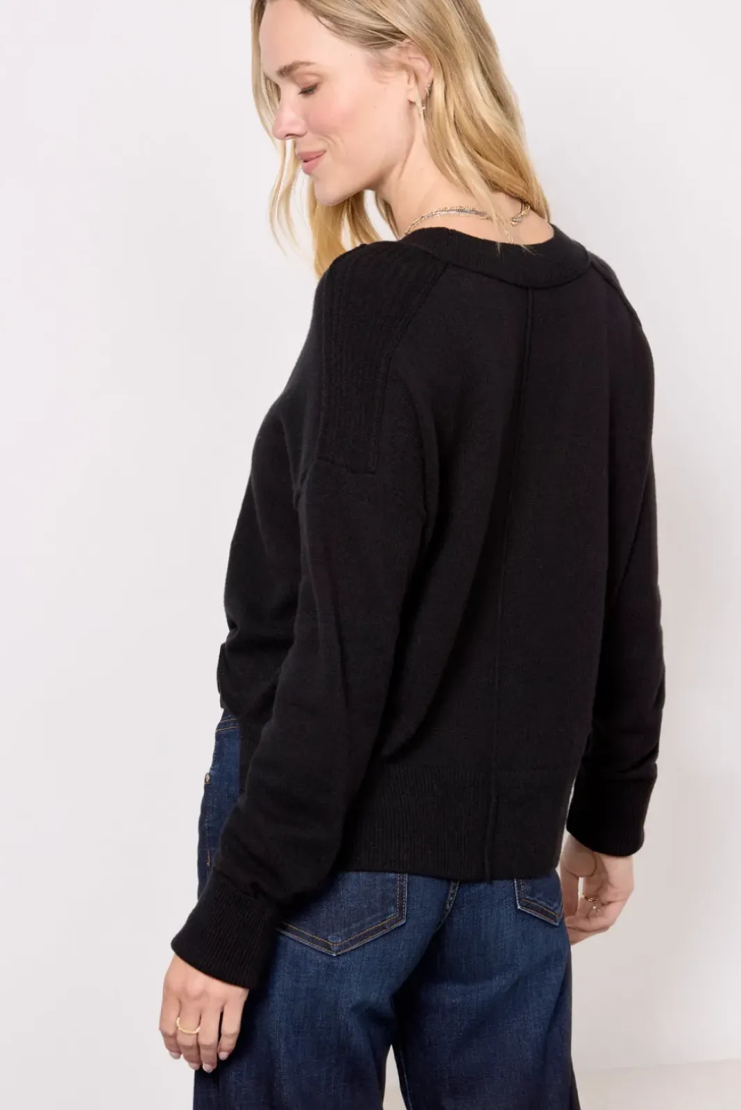 Sweaters<EVEREVE Wendy VNeck Pullover Black