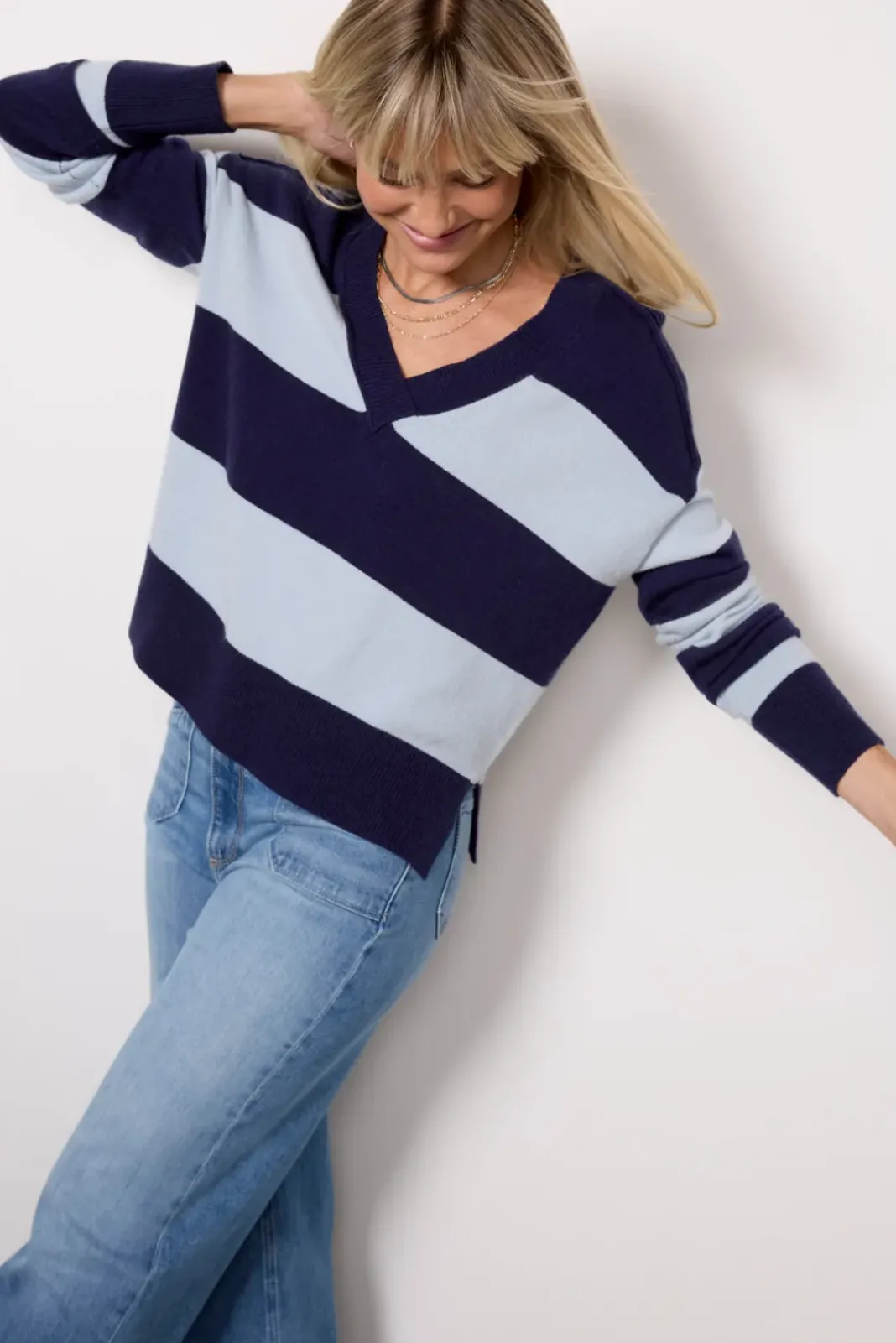 Sweaters<EVEREVE Wendy VNeck Pullover Bluestripe
