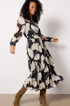 Dresses<EVEREVE Wrenless Dress Largeabstract